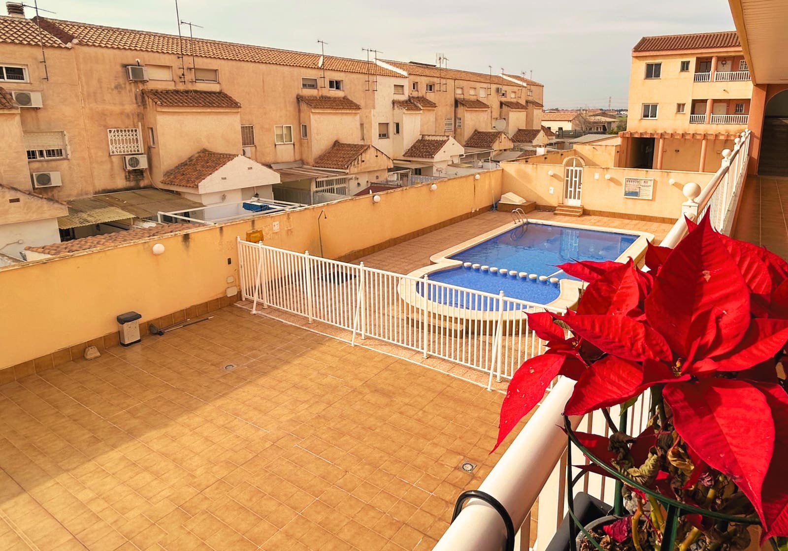 2 sypialnia Apartament przy plaży na sprzedaż w Los Alcazares z basenem garażem - 145 000 € (Ref: 9523697)