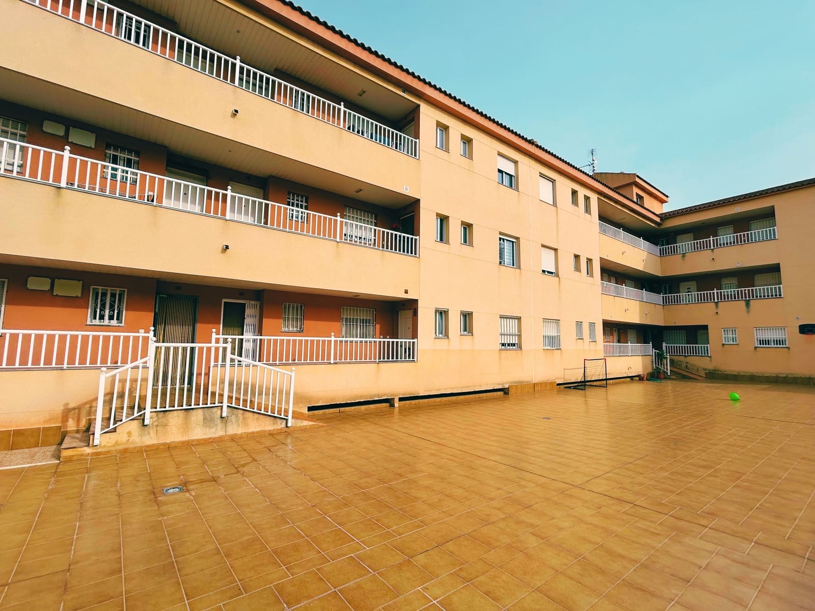 2 sypialnia Apartament przy plaży na sprzedaż w Los Alcazares z basenem garażem - 145 000 € (Ref: 9523697)