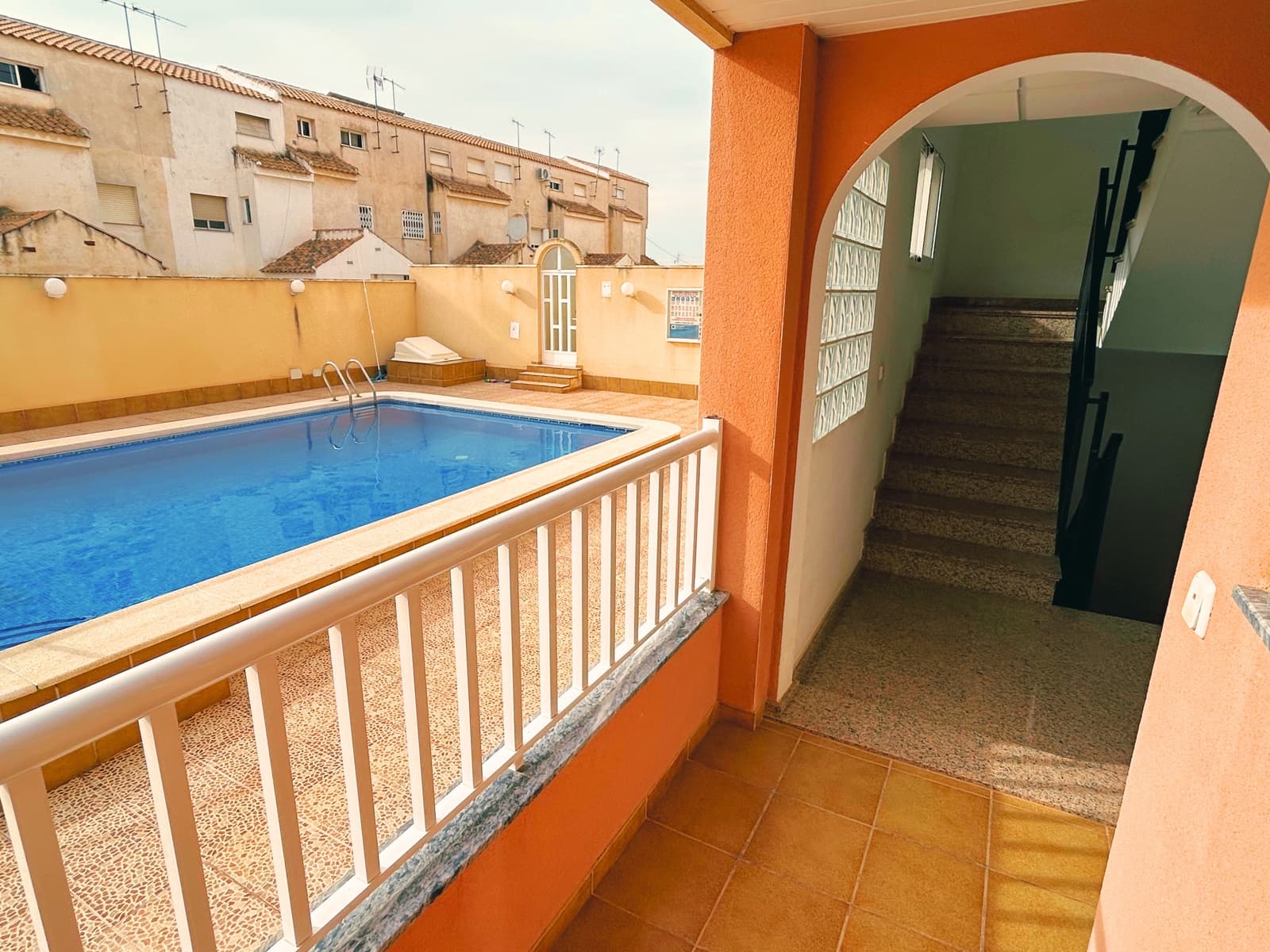 2 sypialnia Apartament przy plaży na sprzedaż w Los Alcazares z basenem garażem - 145 000 € (Ref: 9523697)