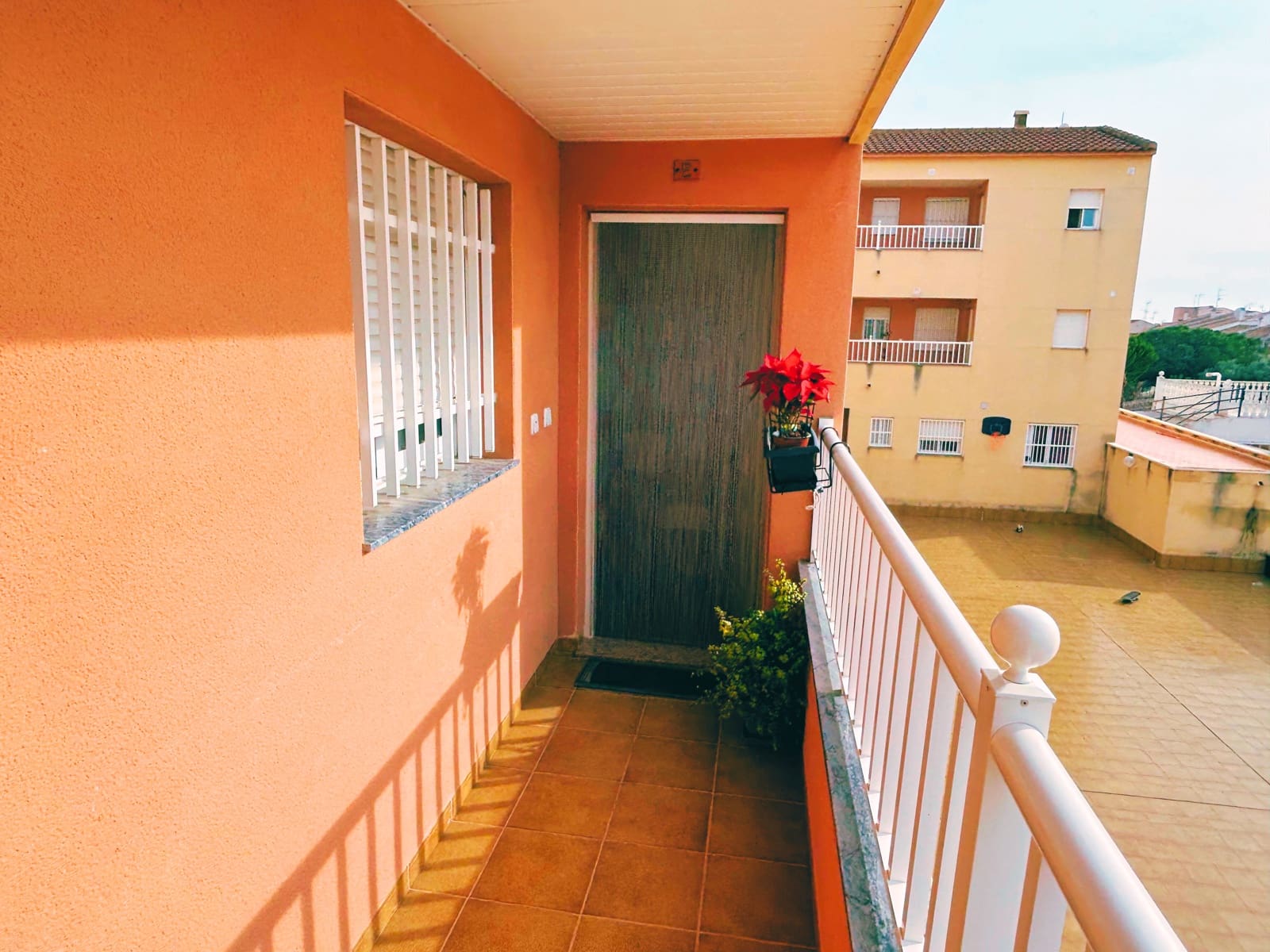 2 sypialnia Apartament przy plaży na sprzedaż w Los Alcazares z basenem garażem - 145 000 € (Ref: 9523697)