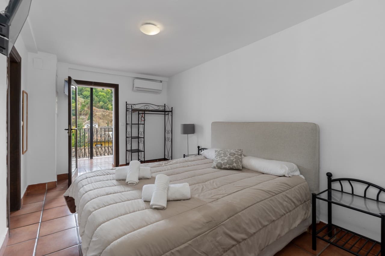 10 soveværelse Virksomhed til salg i Granada by - € 1.600.000 (Ref: 9393479)