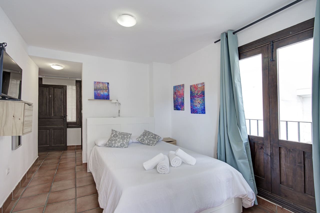 10 soveværelse Virksomhed til salg i Granada by - € 1.600.000 (Ref: 9393479)