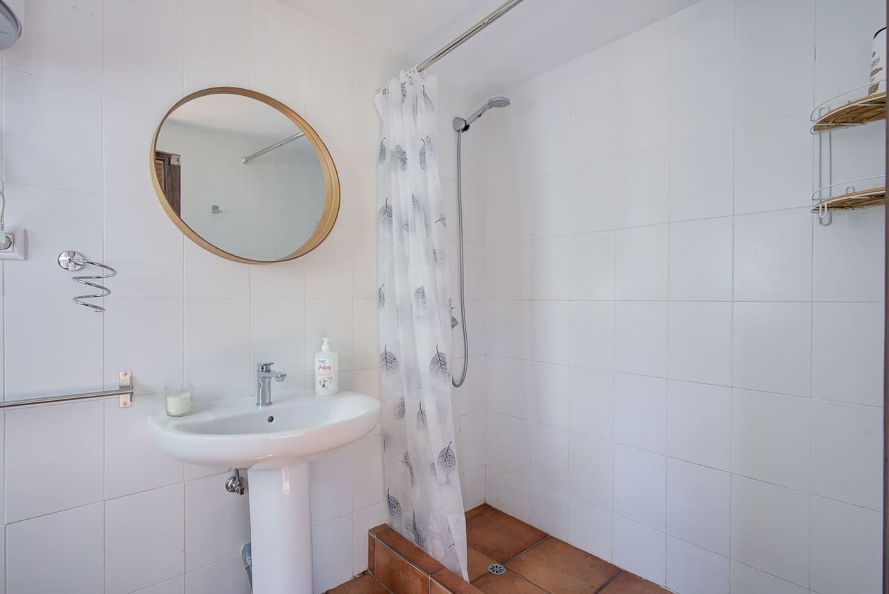 10 soveværelse Virksomhed til salg i Granada by - € 1.600.000 (Ref: 9393479)