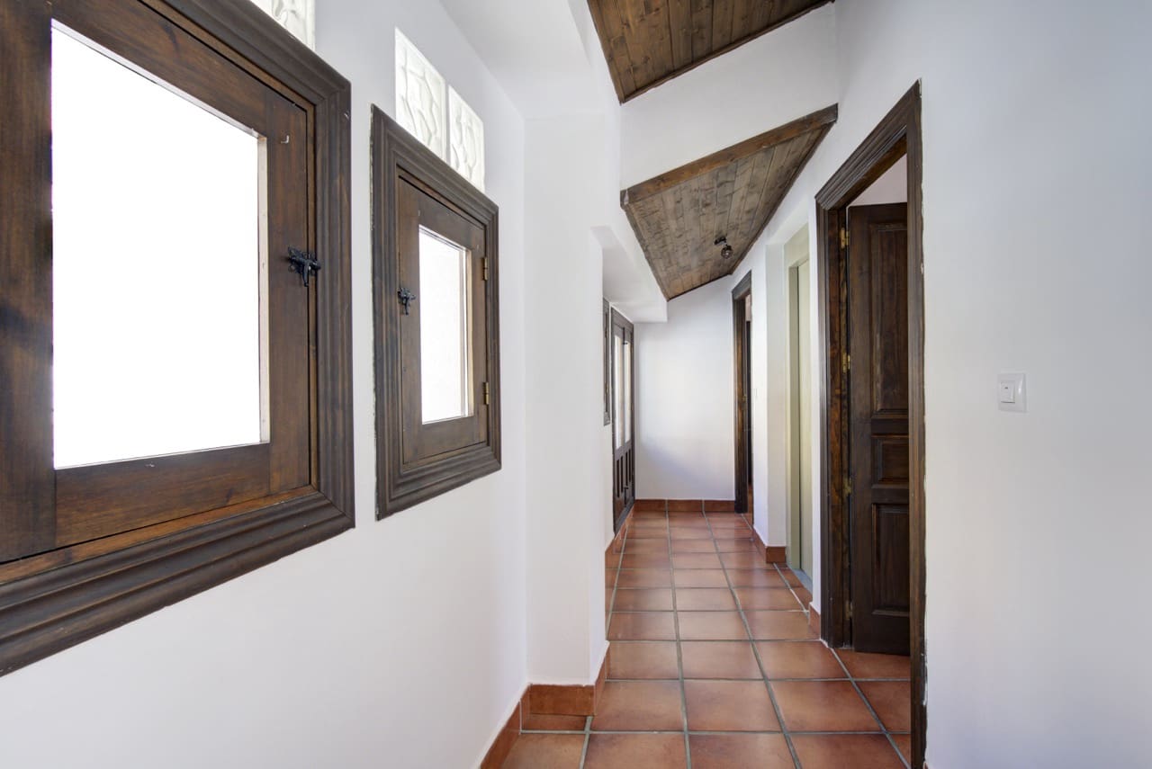 10 soveværelse Virksomhed til salg i Granada by - € 1.600.000 (Ref: 9393479)