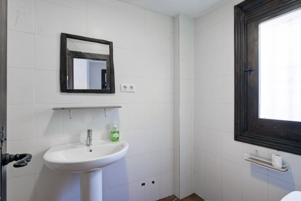 10 soveværelse Virksomhed til salg i Granada by - € 1.600.000 (Ref: 9393479)