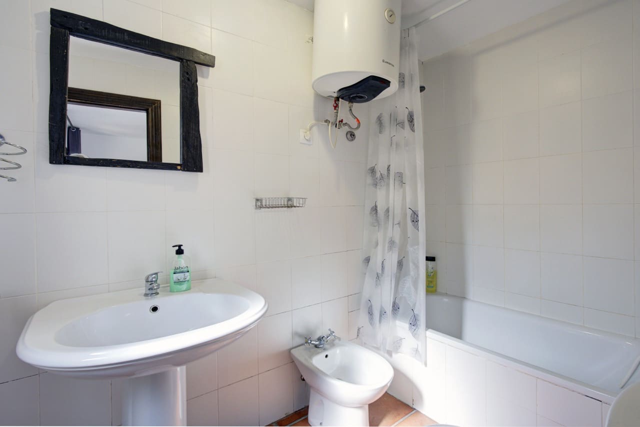 10 soveværelse Virksomhed til salg i Granada by - € 1.600.000 (Ref: 9393479)