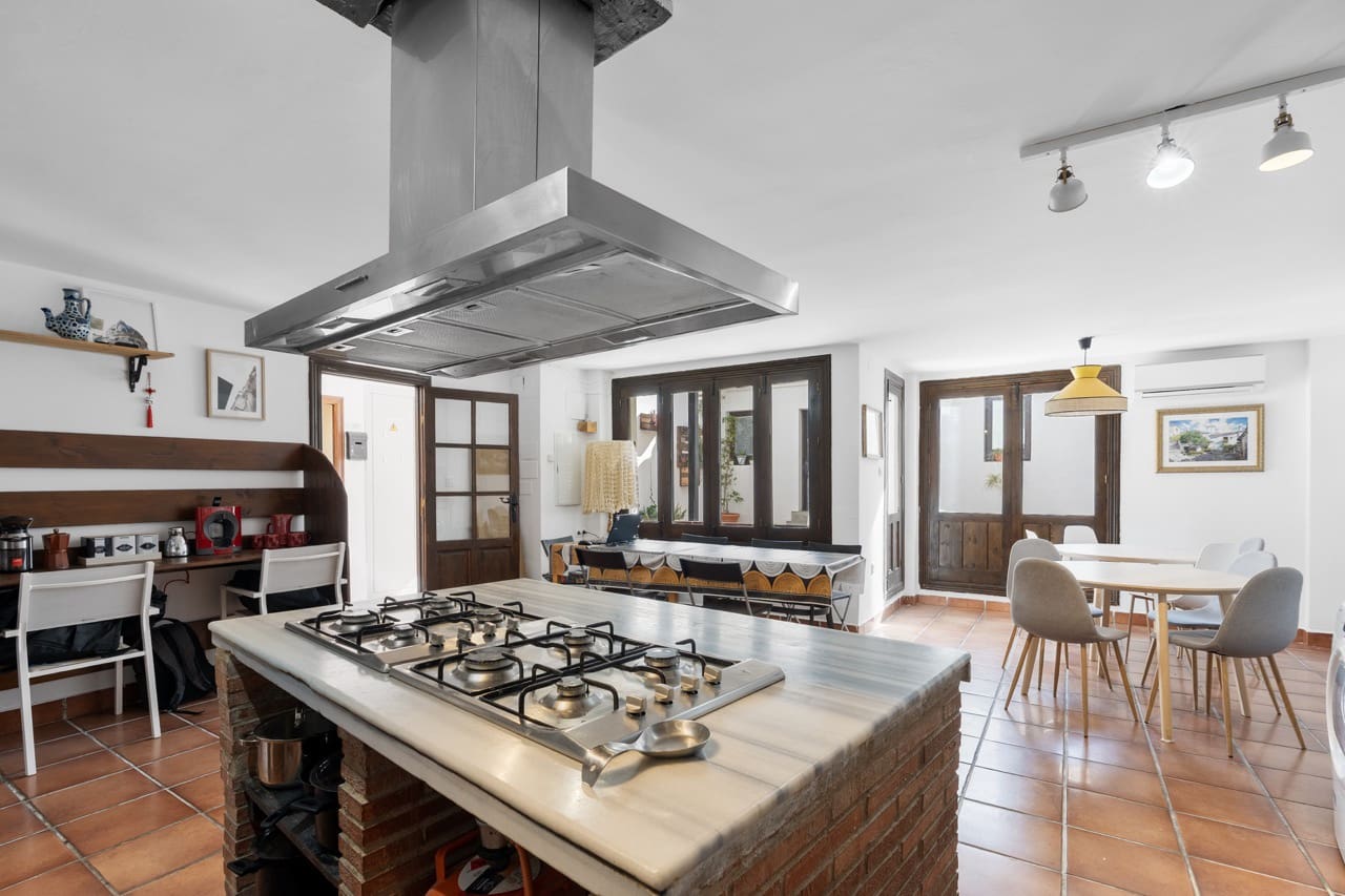 10 soveværelse Virksomhed til salg i Granada by - € 1.600.000 (Ref: 9393479)