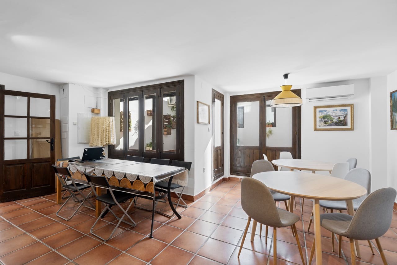 10 soveværelse Virksomhed til salg i Granada by - € 1.600.000 (Ref: 9393479)