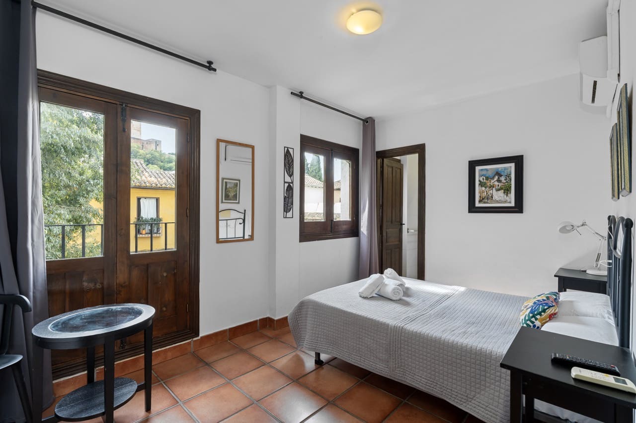 10 soveværelse Virksomhed til salg i Granada by - € 1.600.000 (Ref: 9393479)