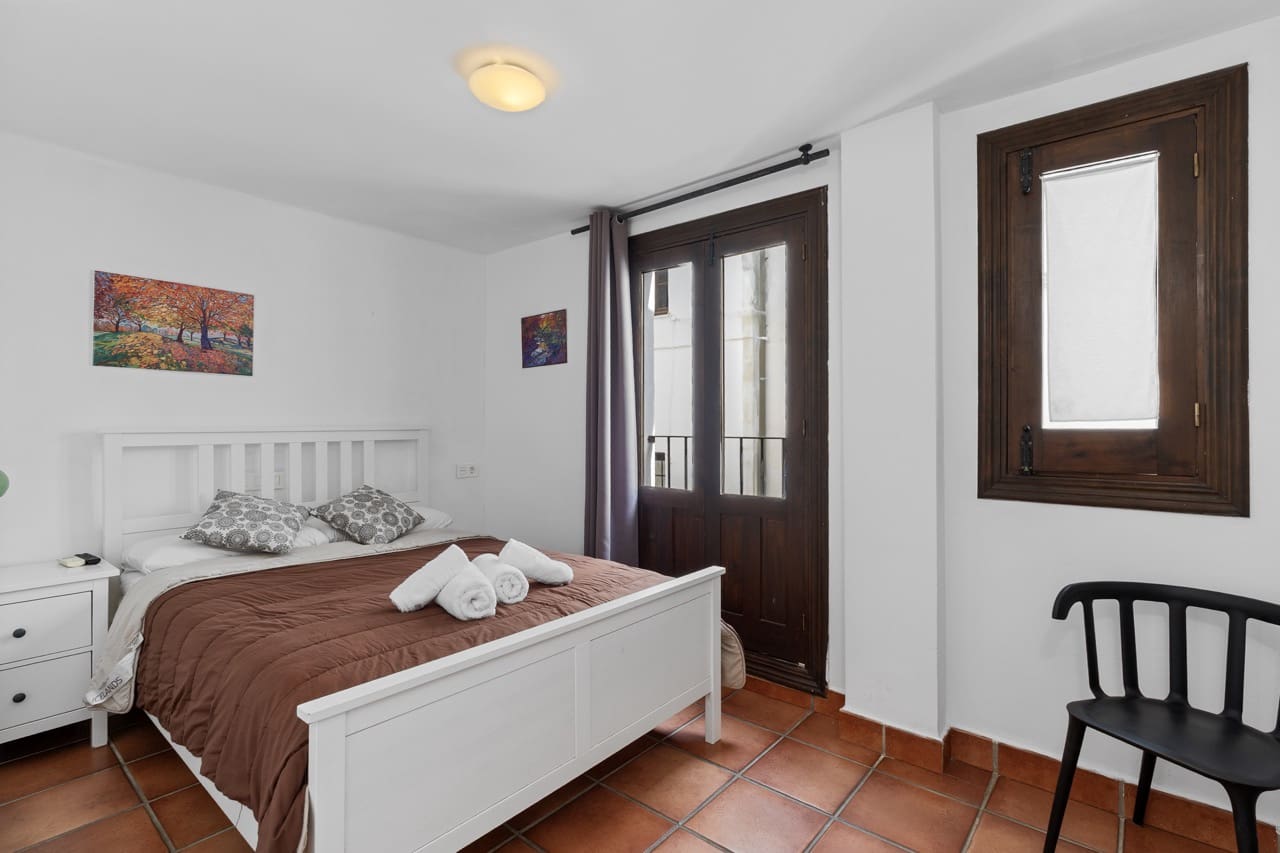 10 soveværelse Virksomhed til salg i Granada by - € 1.600.000 (Ref: 9393479)