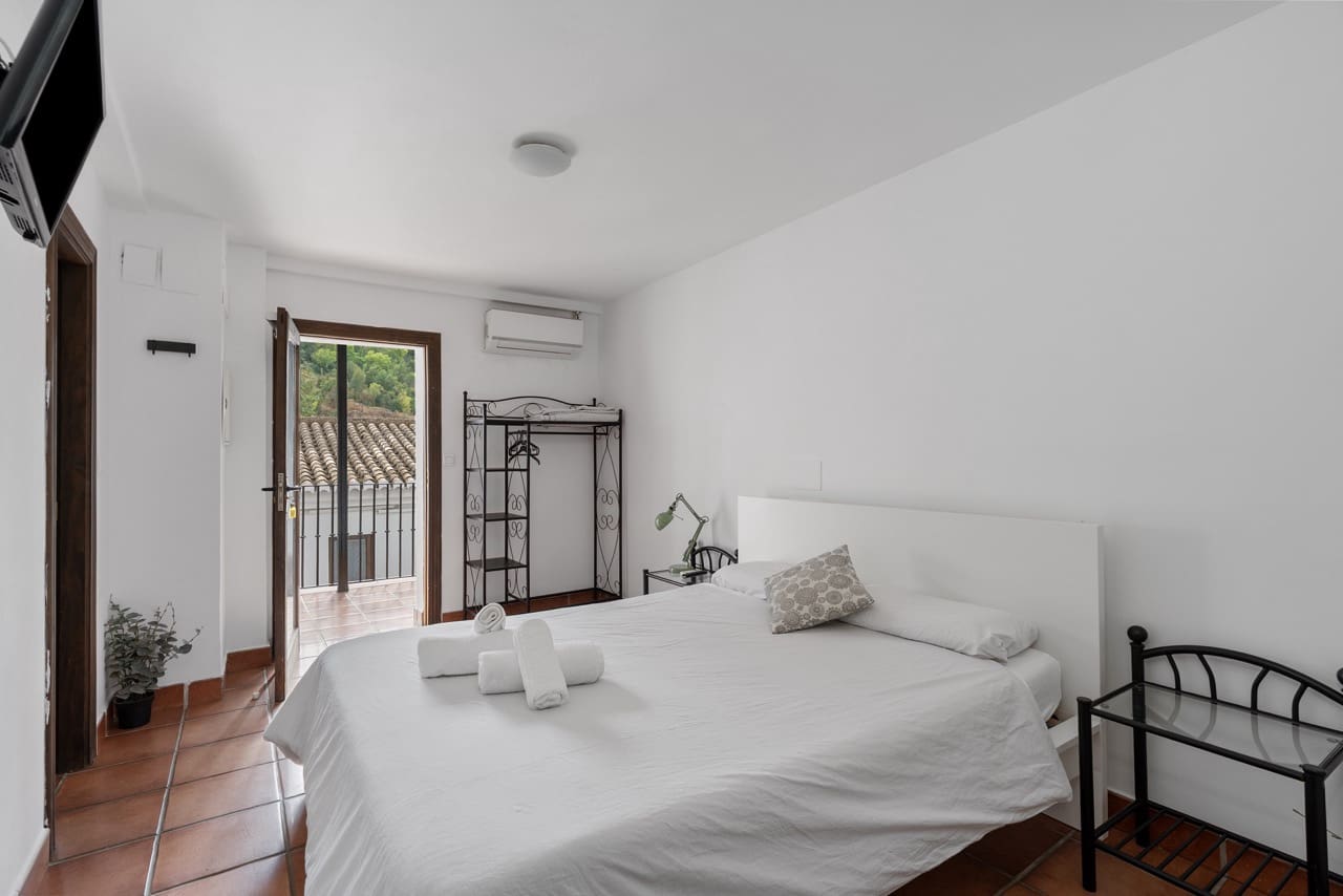 10 soveværelse Virksomhed til salg i Granada by - € 1.600.000 (Ref: 9393479)