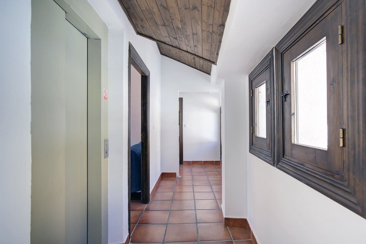 10 soveværelse Virksomhed til salg i Granada by - € 1.600.000 (Ref: 9393479)