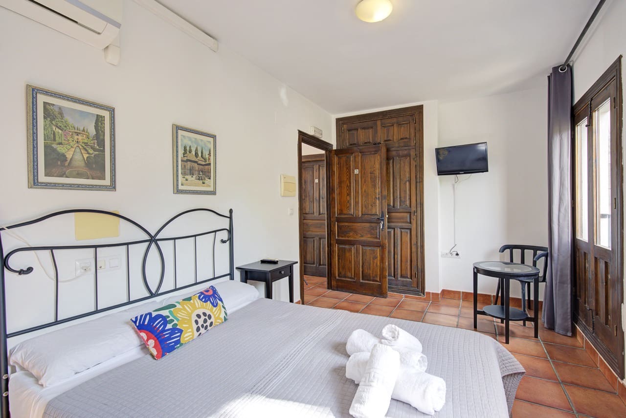 10 soveværelse Virksomhed til salg i Granada by - € 1.600.000 (Ref: 9393479)