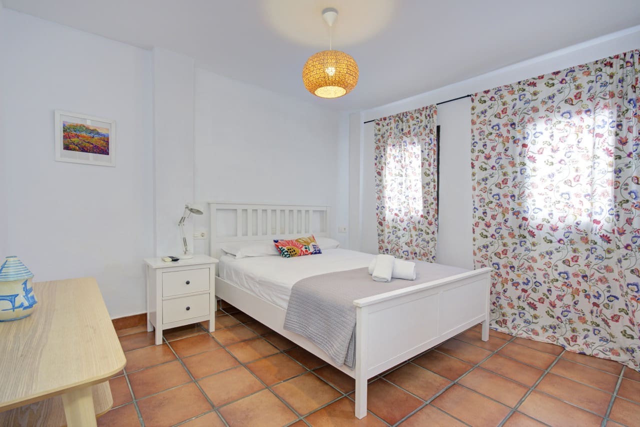 10 soveværelse Virksomhed til salg i Granada by - € 1.600.000 (Ref: 9393479)