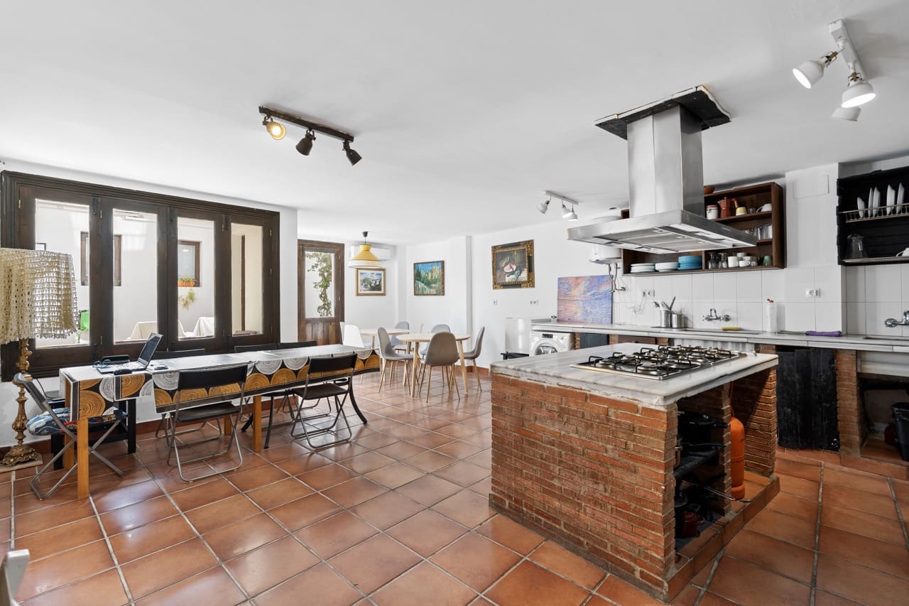 10 soveværelse Virksomhed til salg i Granada by - € 1.600.000 (Ref: 9393479)