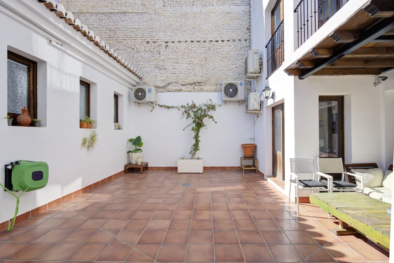 10 soveværelse Virksomhed til salg i Granada by - € 1.600.000 (Ref: 9393479)