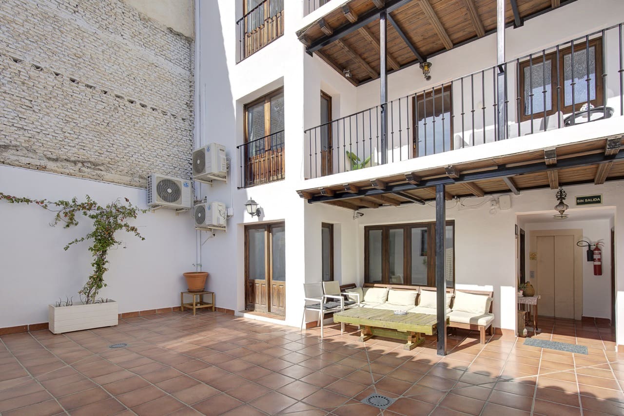 10 soveværelse Virksomhed til salg i Granada by - € 1.600.000 (Ref: 9393479)