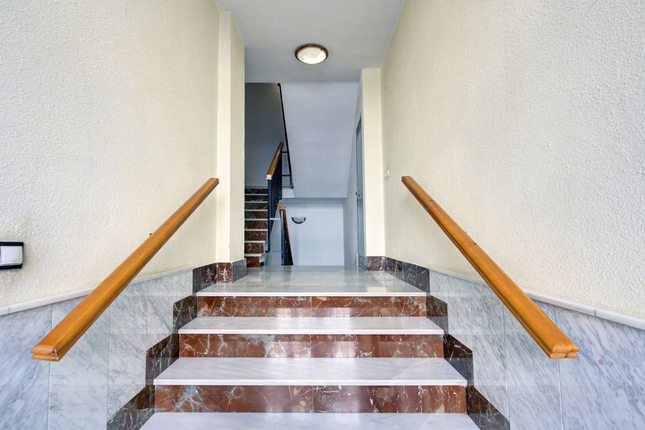 Sklep na sprzedaż w Armilla - 68 000 € (Ref: 9398062)