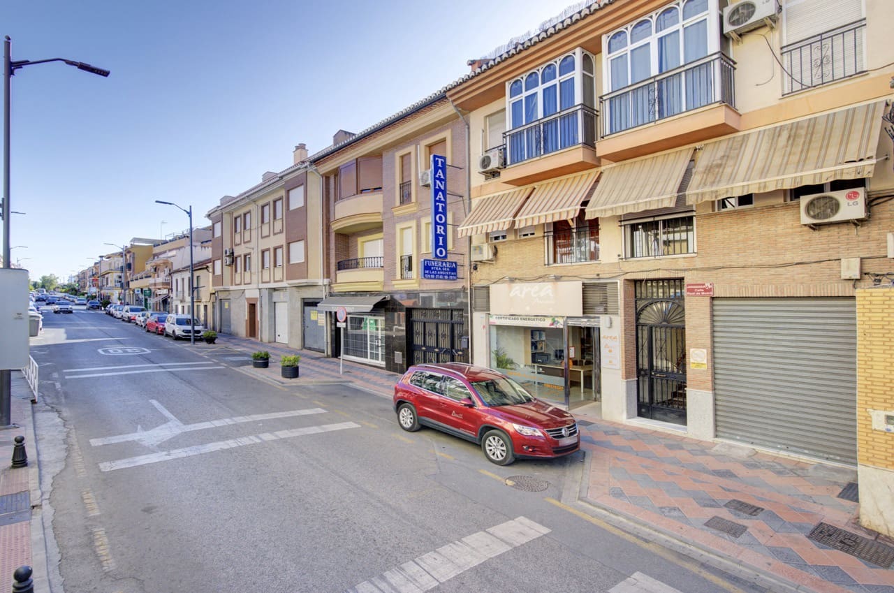 Sklep na sprzedaż w Armilla - 68 000 € (Ref: 9398062)