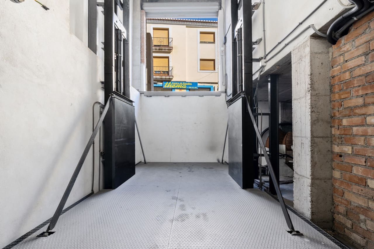 Sklep na sprzedaż w Armilla - 68 000 € (Ref: 9398062)