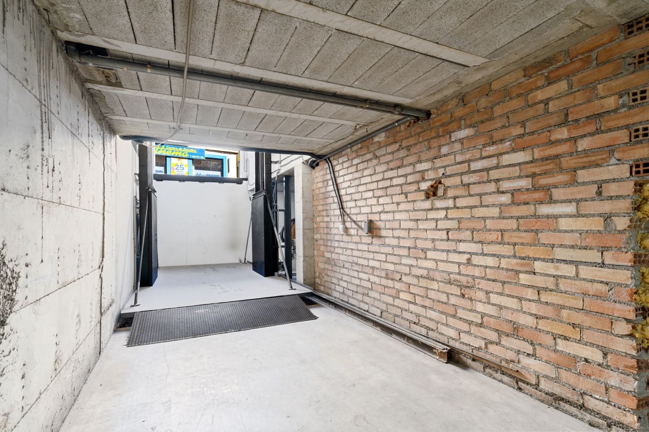 Sklep na sprzedaż w Armilla - 68 000 € (Ref: 9398062)