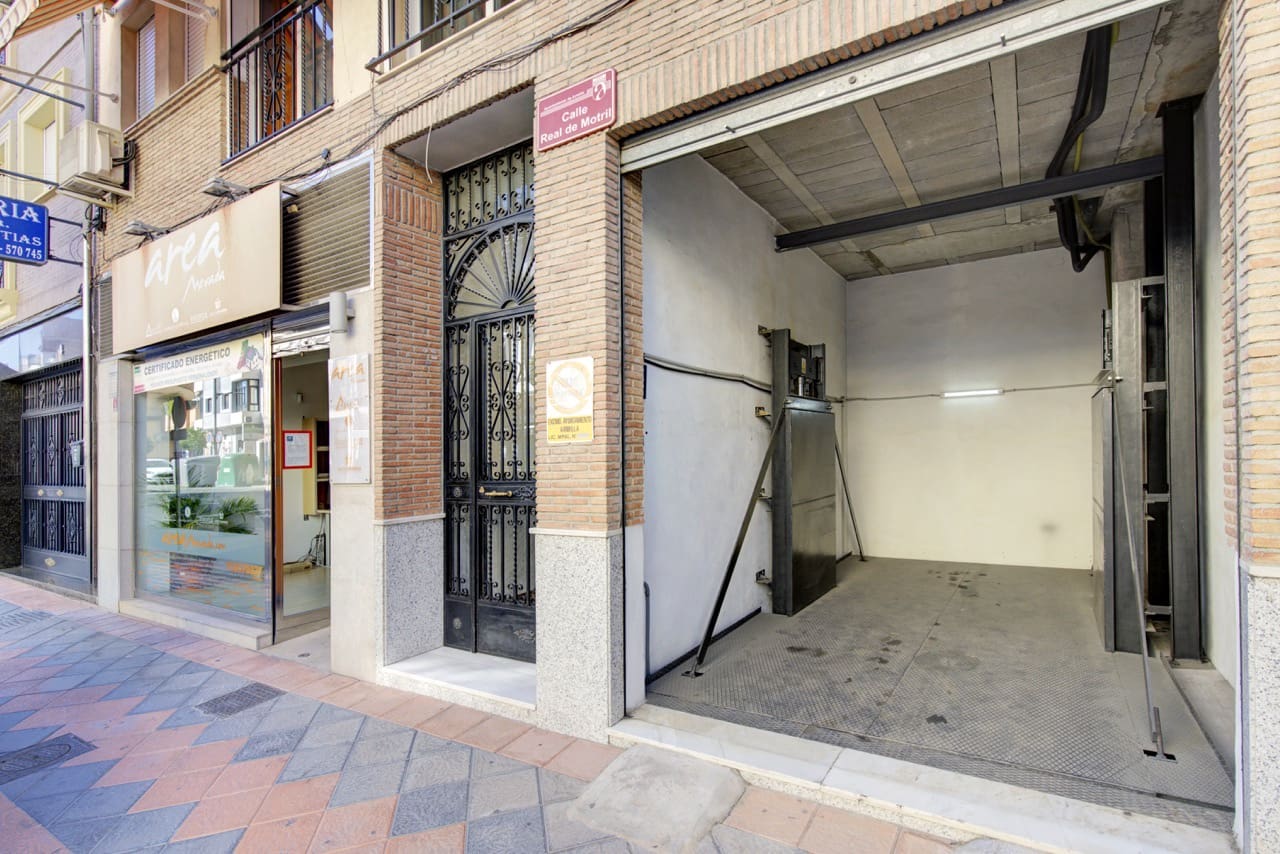 Sklep na sprzedaż w Armilla - 68 000 € (Ref: 9398062)