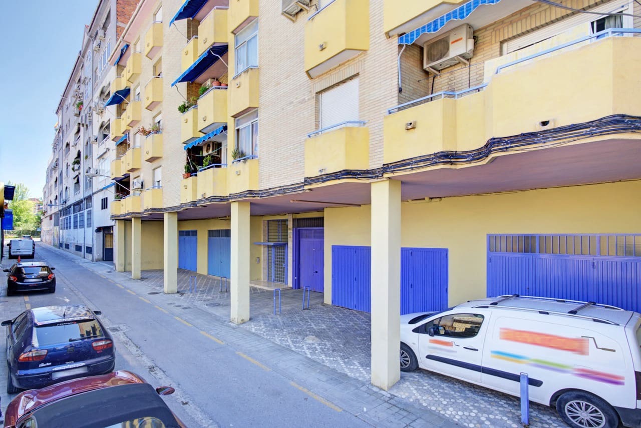 Komercyjne na sprzedaż w Miasto Grenada - 75 000 € (Ref: 9398136)