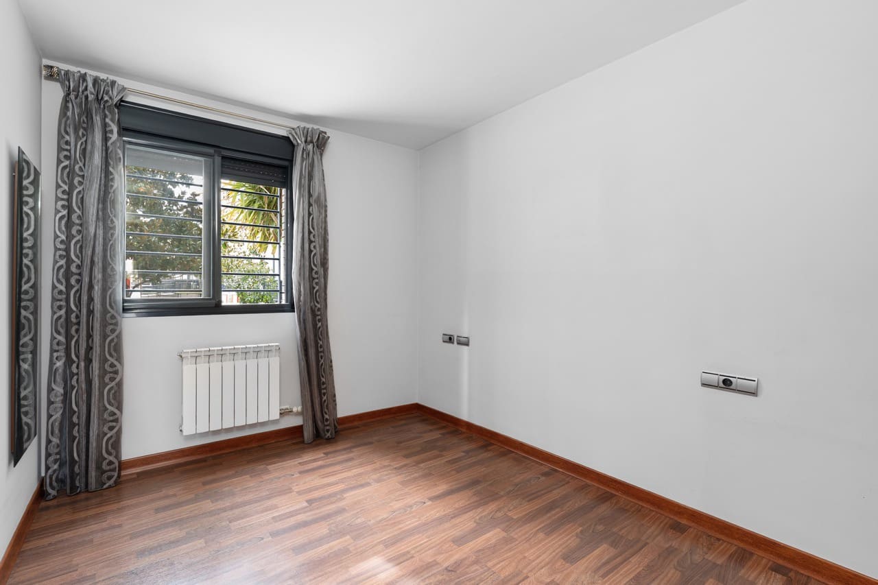 2 soverom Leilighet til salgs i Granada by med svømmebasseng garasje - € 290 000 (Ref: 9401995)