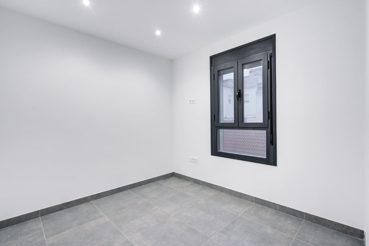 3 soveværelse Rækkehus til salg i Granada by med swimmingpool - € 375.000 (Ref: 9714371)