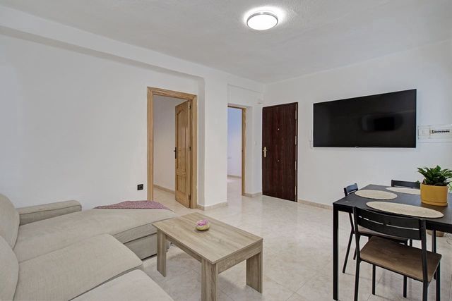 2 bedroom Flat for sale in Centro - Sagrario, Granada city - € 195,000 (Ref: 9714372)