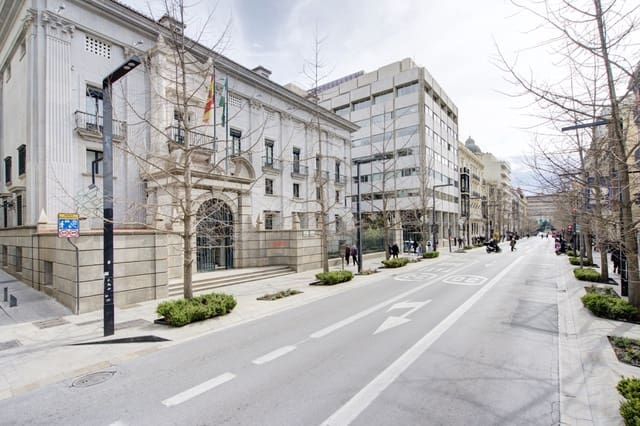 2 bedroom Flat for sale in Centro - Sagrario, Granada city - € 215,000 (Ref: 9714372)