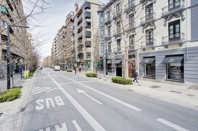 2 bedroom Flat for sale in Centro - Sagrario, Granada city - € 215,000 (Ref: 9714372)