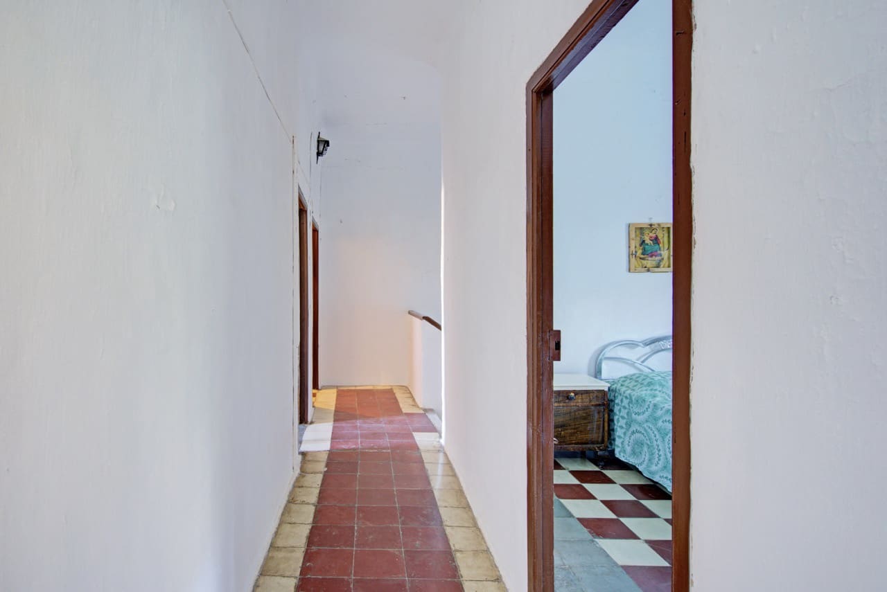 6 bedroom Townhouse for sale in La Taha with garage - € 129,900 (Ref: 9783482)