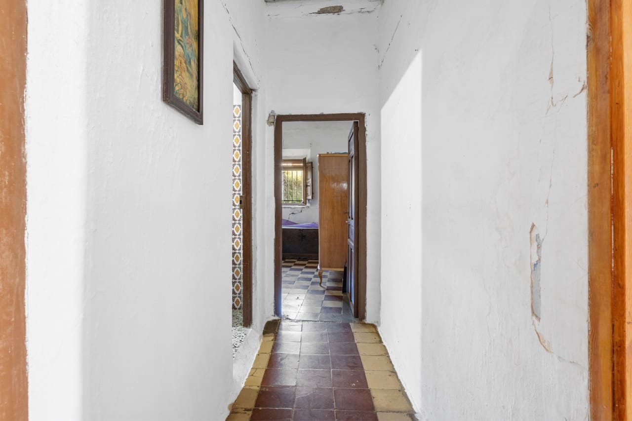 6 bedroom Townhouse for sale in La Taha with garage - € 129,900 (Ref: 9783482)