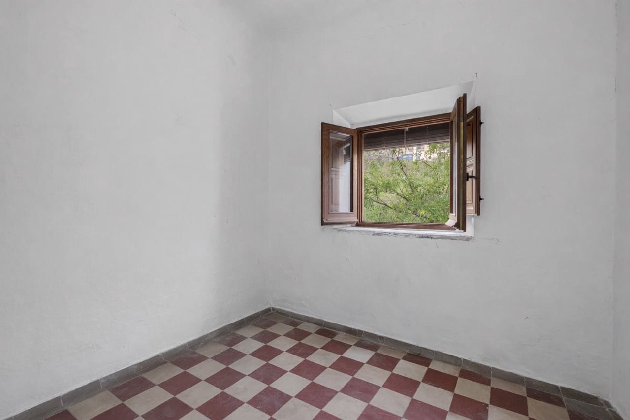 6 bedroom Townhouse for sale in La Taha with garage - € 129,900 (Ref: 9783482)