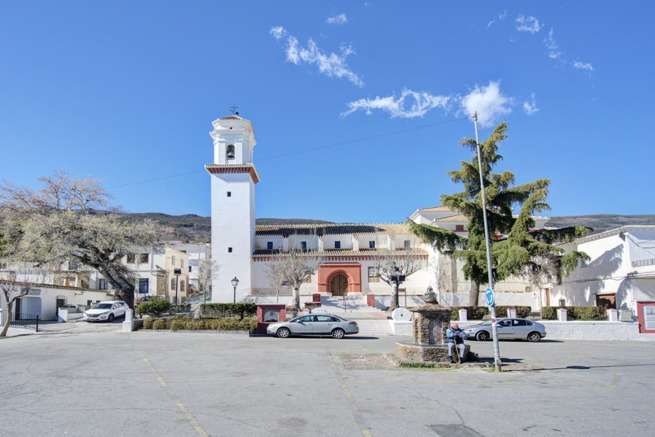 6 bedroom Townhouse for sale in La Taha with garage - € 129,900 (Ref: 9783482)