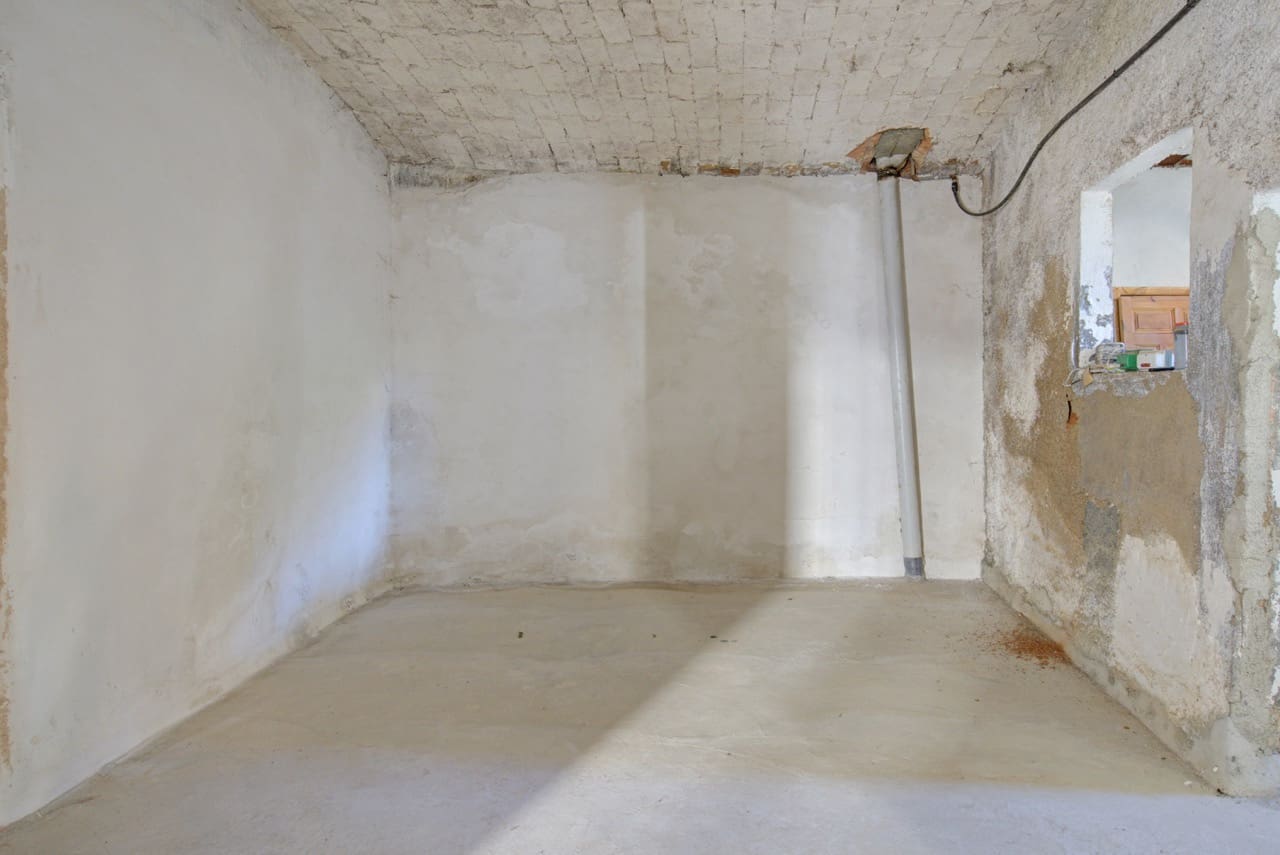 6 bedroom Townhouse for sale in La Taha with garage - € 129,900 (Ref: 9783482)