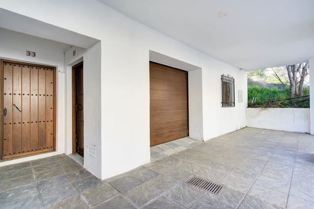 6 bedroom Townhouse for sale in La Taha with garage - € 129,900 (Ref: 9783482)