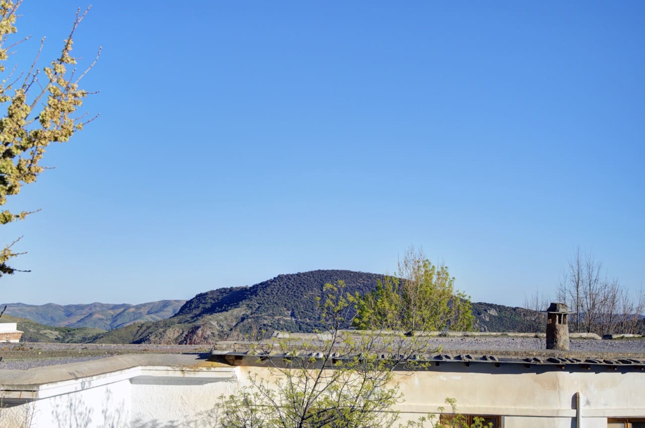 6 bedroom Townhouse for sale in La Taha with garage - € 129,900 (Ref: 9783482)