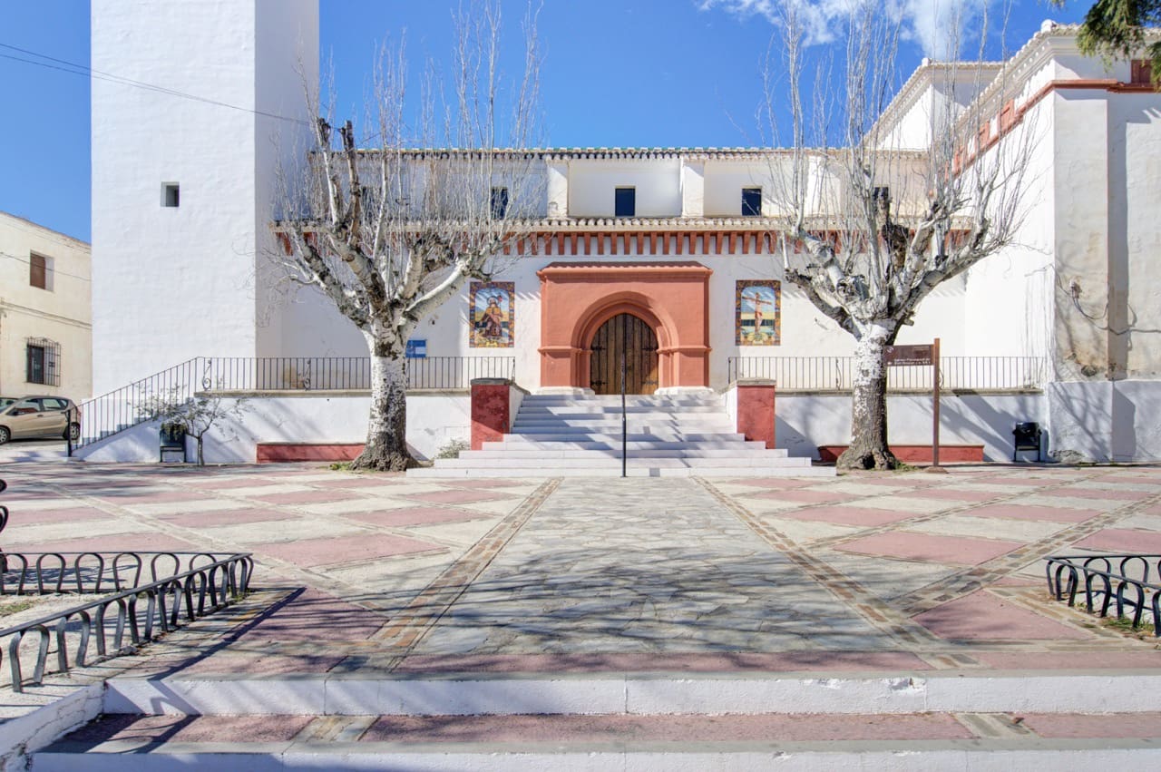 6 bedroom Townhouse for sale in La Taha with garage - € 129,900 (Ref: 9783482)