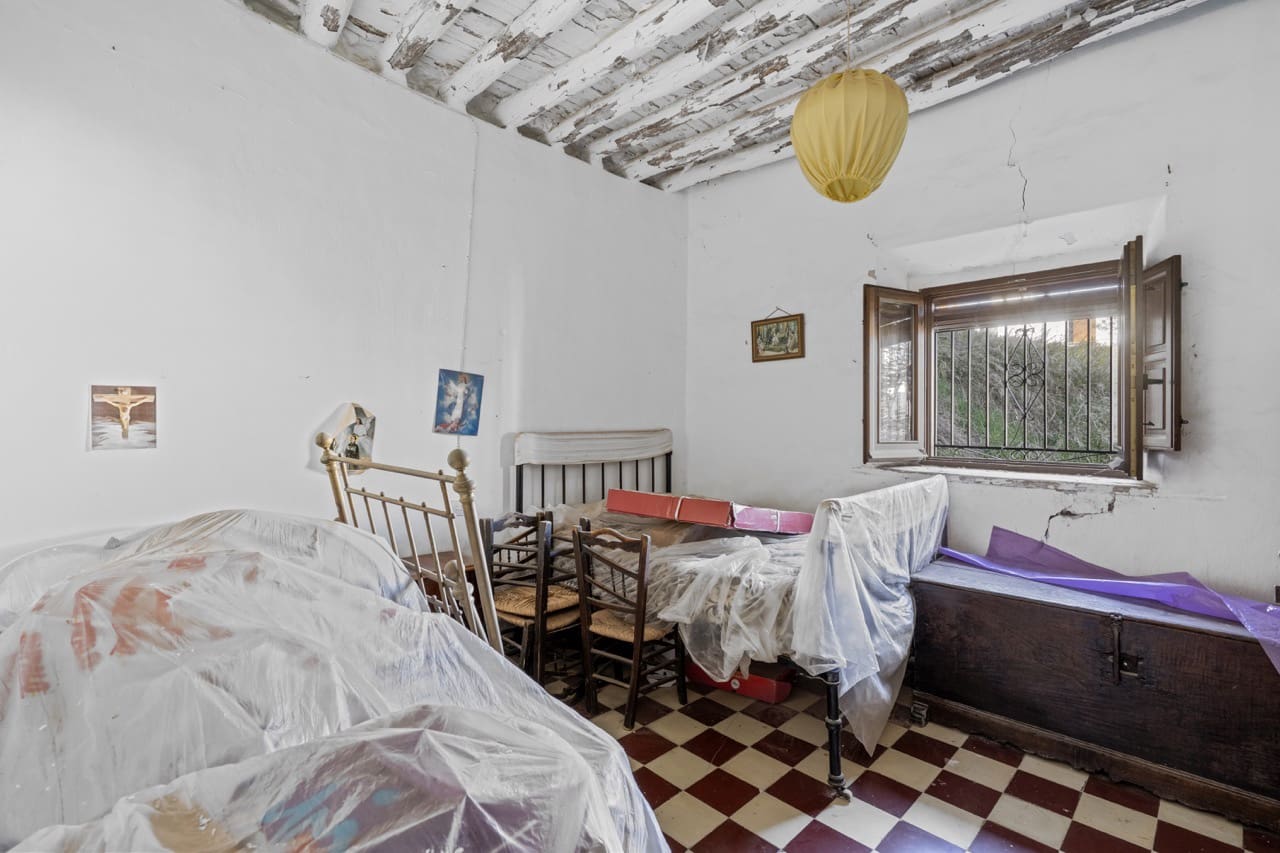 6 bedroom Townhouse for sale in La Taha with garage - € 129,900 (Ref: 9783482)