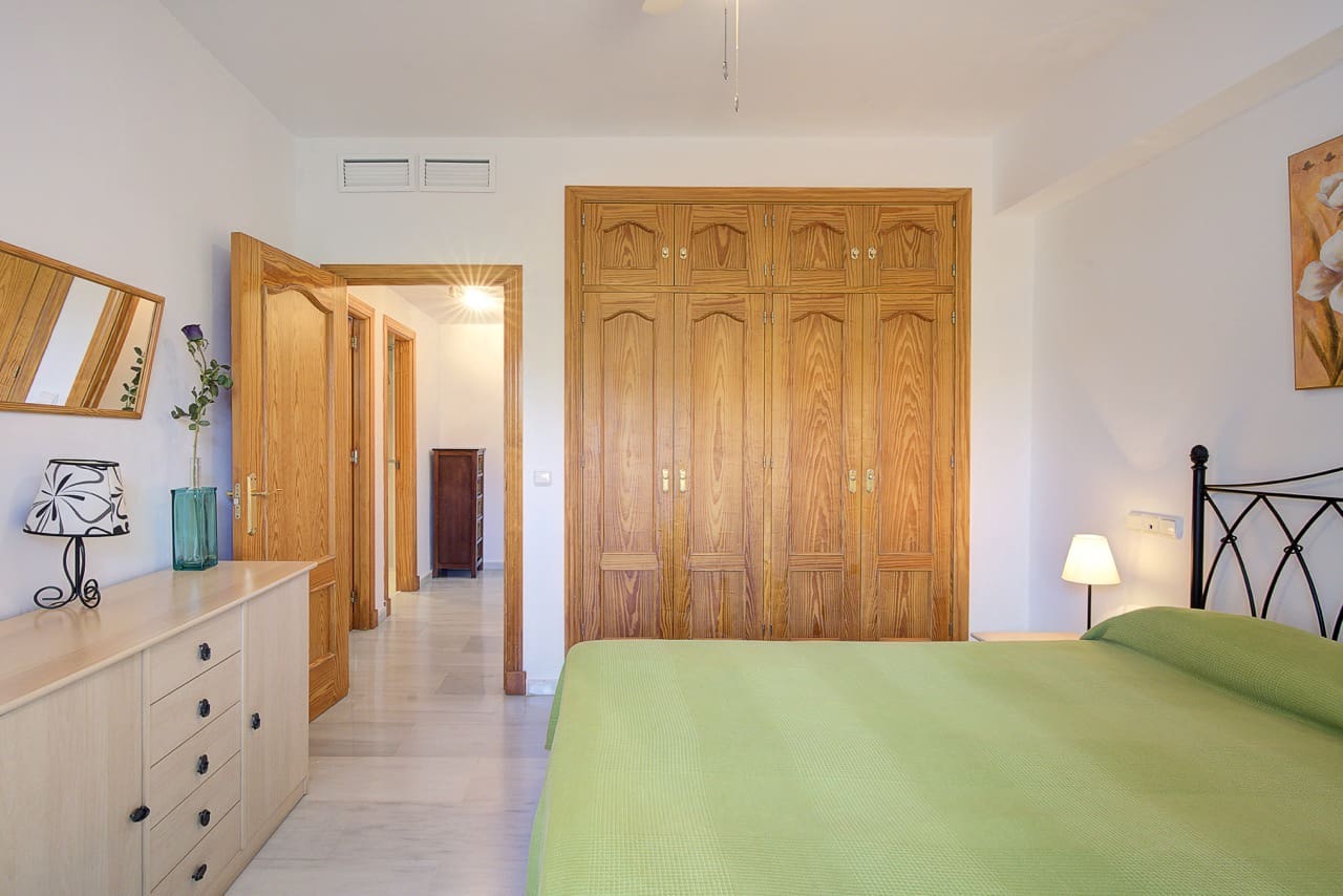 2 bedroom Terraced Villa for sale in La Herradura with garage - € 335,000 (Ref: 9950433)