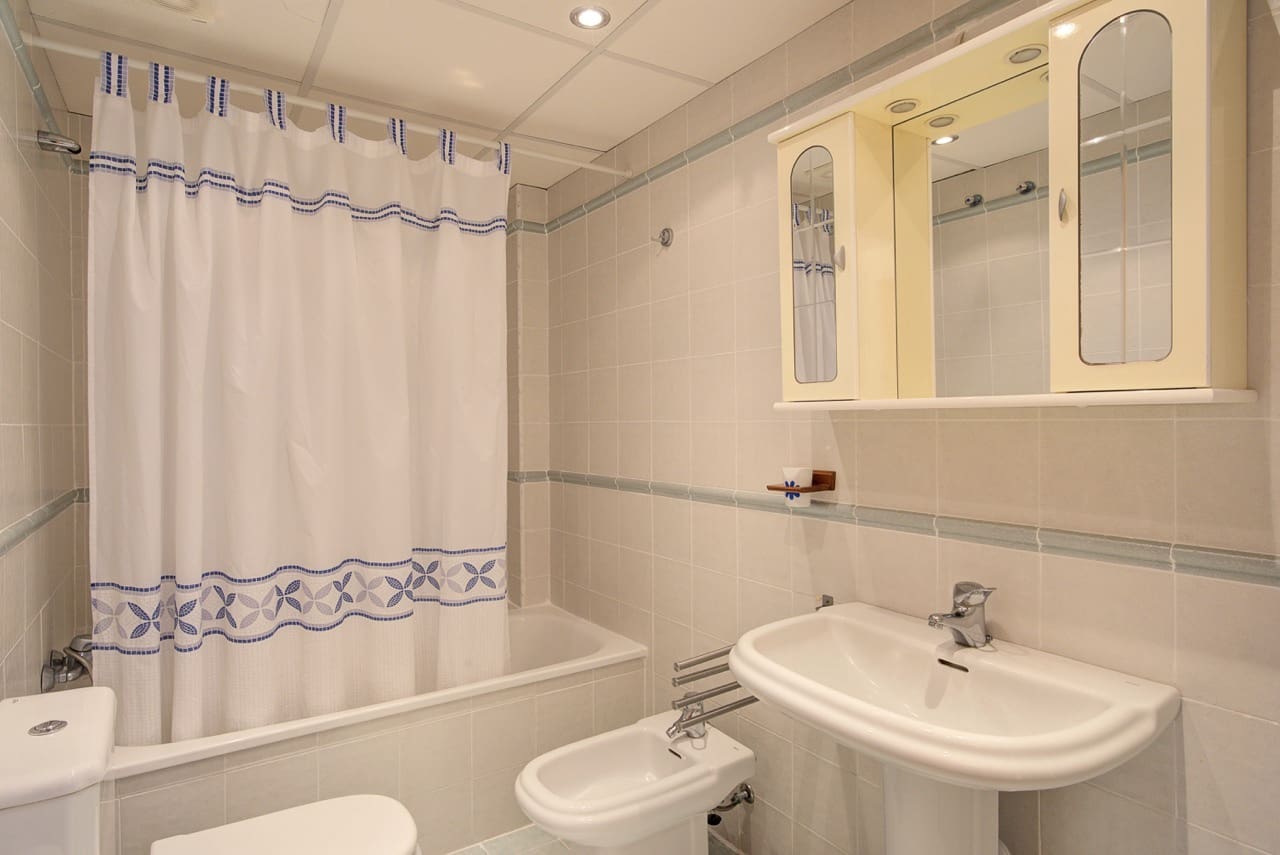 2 bedroom Terraced Villa for sale in La Herradura with garage - € 335,000 (Ref: 9950433)