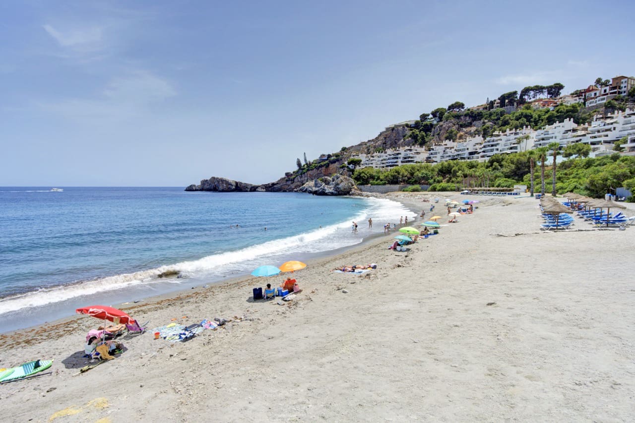 2 bedroom Terraced Villa for sale in La Herradura with garage - € 335,000 (Ref: 9950433)