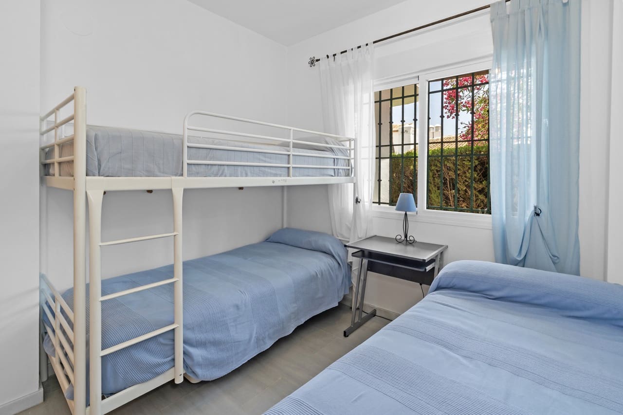 2 bedroom Terraced Villa for sale in La Herradura with garage - € 335,000 (Ref: 9950433)