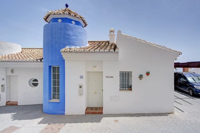 2 bedroom Terraced Villa for sale in La Herradura, Almuñécar with garage - € 335,000 (Ref: 9950433)