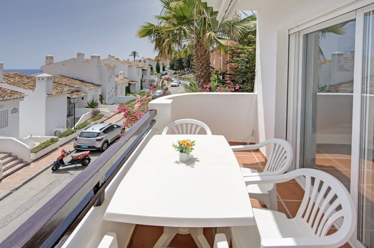 2 bedroom Terraced Villa for sale in La Herradura with garage - € 335,000 (Ref: 9950433)
