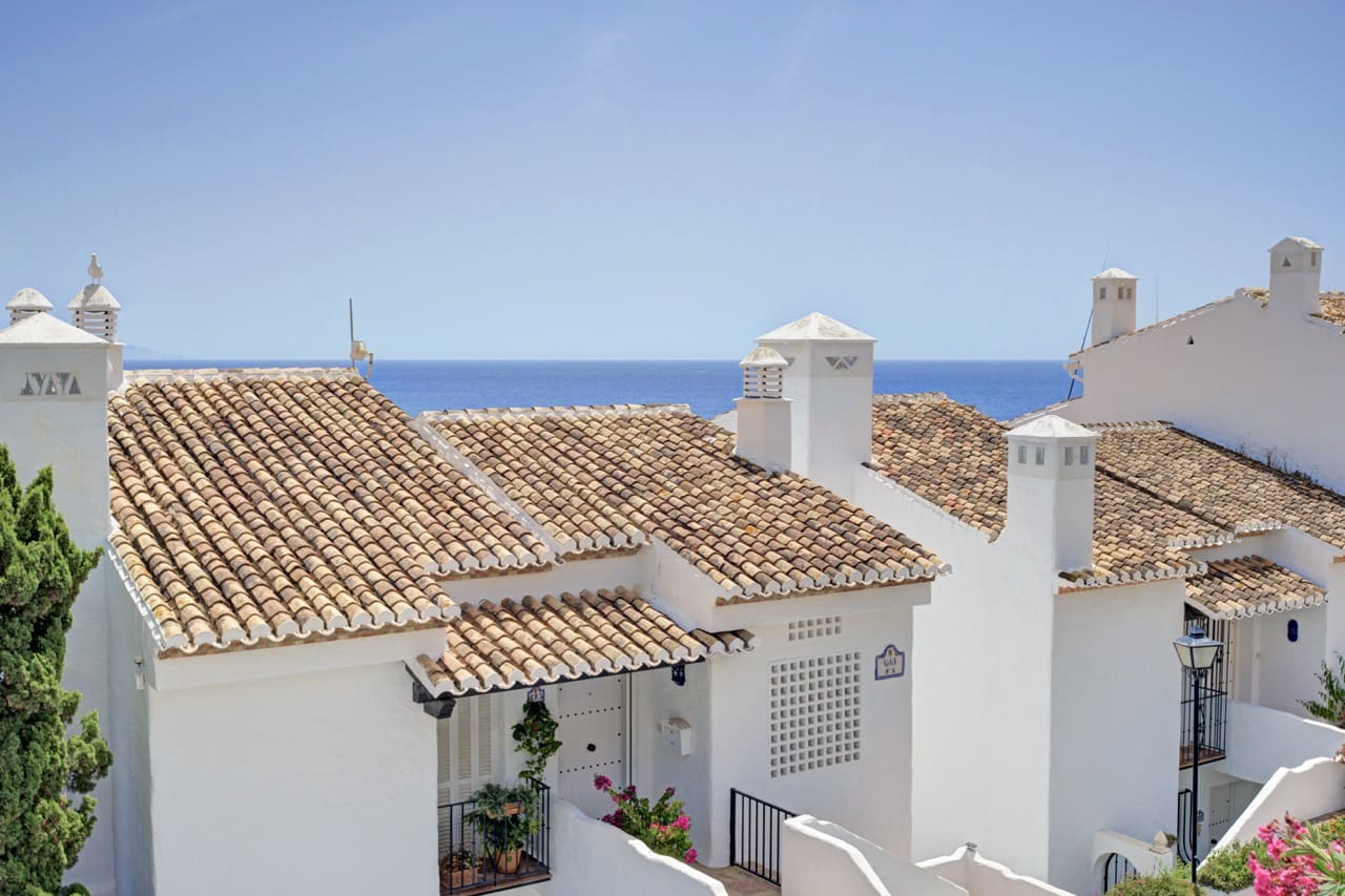 2 bedroom Terraced Villa for sale in La Herradura with garage - € 335,000 (Ref: 9950433)