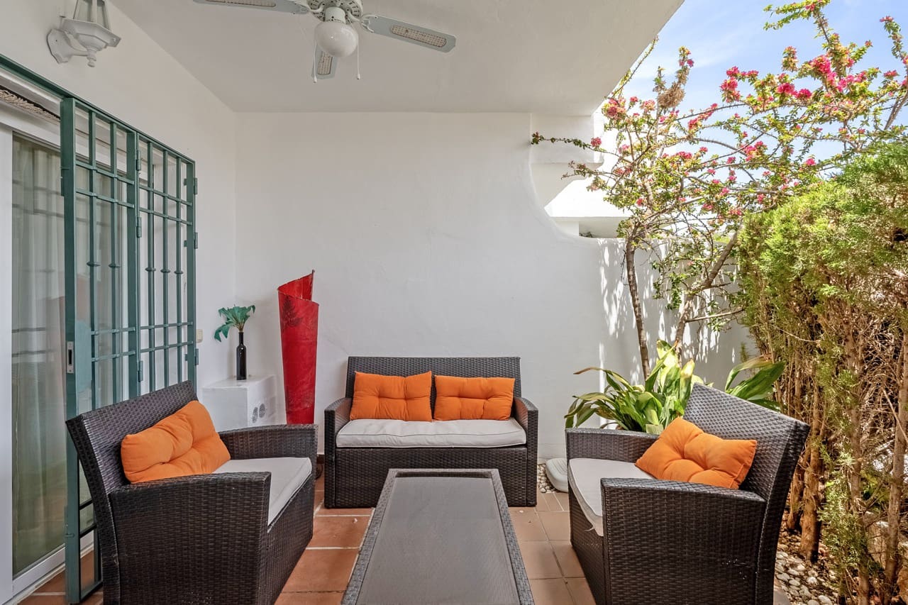 2 bedroom Terraced Villa for sale in La Herradura with garage - € 335,000 (Ref: 9950433)