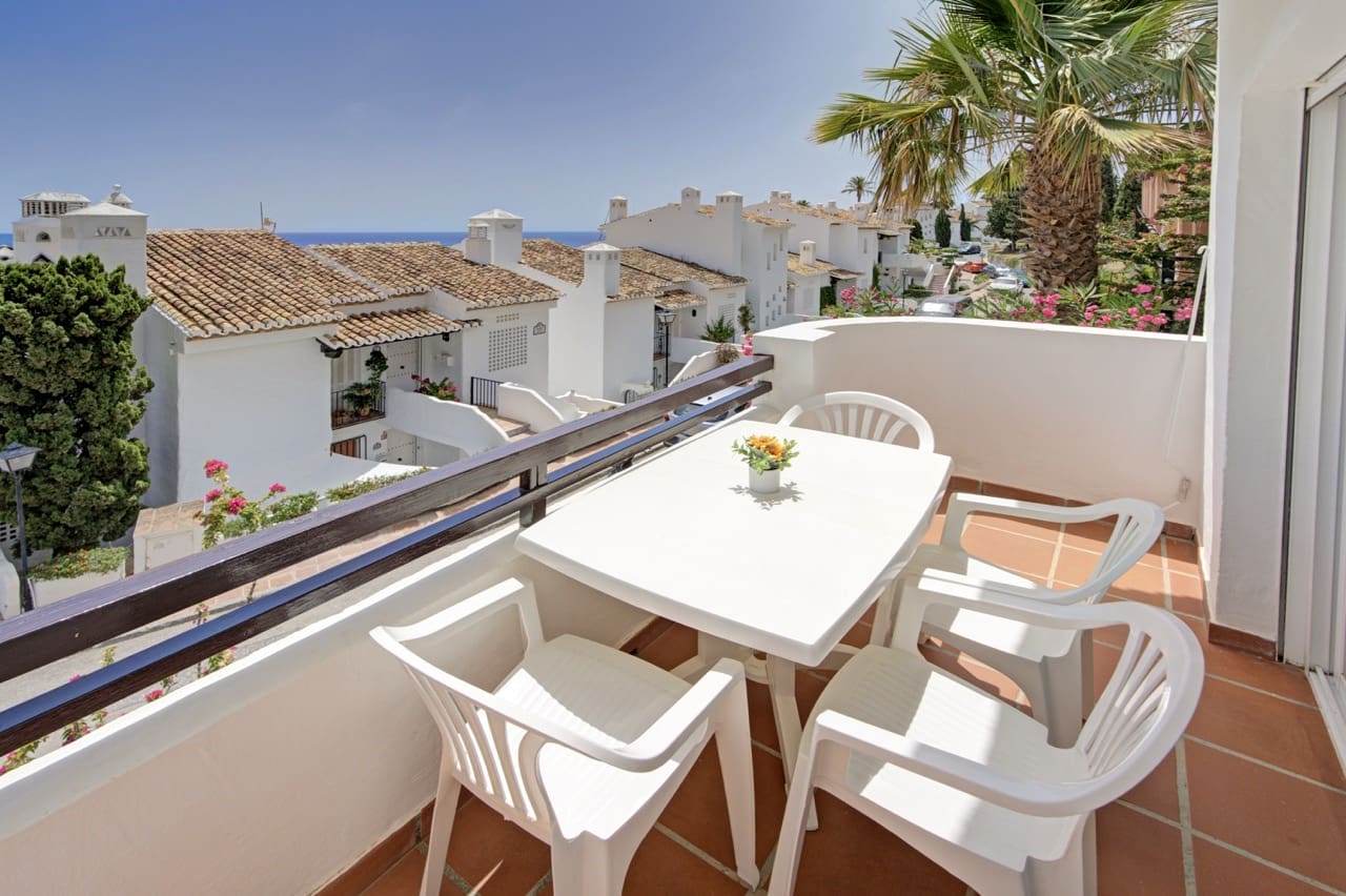 2 bedroom Terraced Villa for sale in La Herradura with garage - € 335,000 (Ref: 9950433)